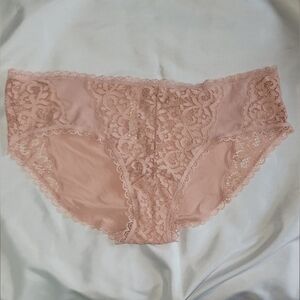 NWOT Victoria’s Secret Body by Victoria Soft Lace Hiphugger Beige Panty Size XL